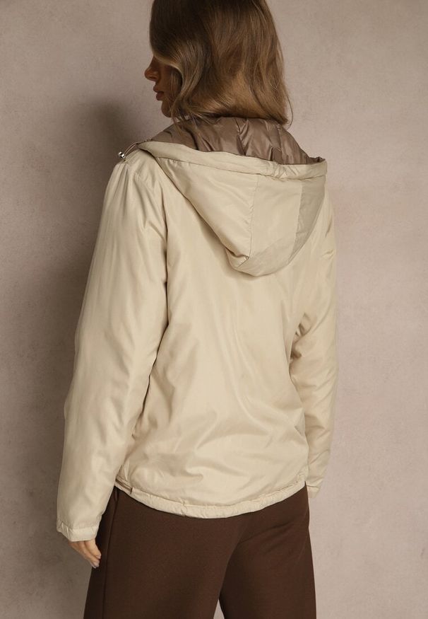 Renee - Beżowo-Brązowa Dwustronna Kurtka z Pikowanymi Przeszyciami i Odpinanym Kapturem Zelirelle. Okazja: na co dzień, na spacer. Kolor: brązowy. Materiał: jeans. Wzór: gładki. Styl: casual, elegancki