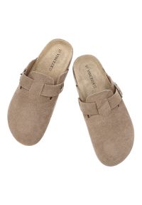 Klapki damskie Vinceza, cholewka ze skóry naturalnej zamszowej wsuwany fason korkowa lekka amortyzująca podeszwa, brązowa, 101332. Okazja: na co dzień. Kolor: brązowy. Materiał: skóra, zamsz. Styl: elegancki, casual #6