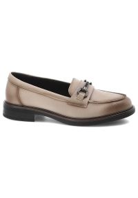 Mokasyny damskie Vinceza, skóra naturalna wsuwany fason klasyczne loafersy ozdobny detal metalowy niski stabilny obcas solidna podeszwa, beżowa, 3998. Okazja: na co dzień, do pracy, na spotkanie biznesowe. Kolor: beżowy. Materiał: skóra. Obcas: na obcasie. Styl: klasyczny. Wysokość obcasa: średni #2