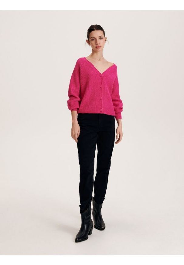 Reserved - Sweter na guziki - intensywny róż. Kolor: różowy. Materiał: dzianina, prążkowany