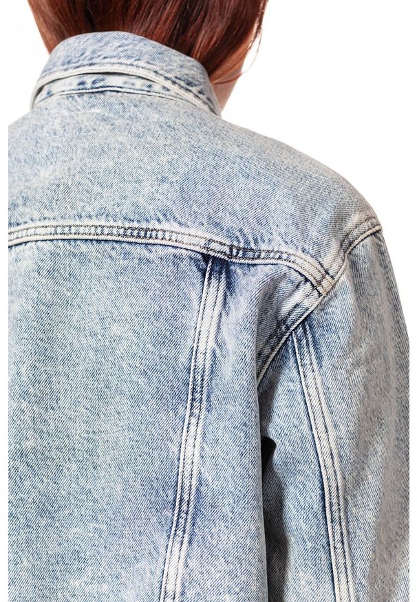 Wrangler - DAMSKA KURTKA JEANSOWA WRANGLER RETRO CROP JACKET WRAINBOW WASH W417RI24K 112128793. Materiał: jeans. Styl: retro