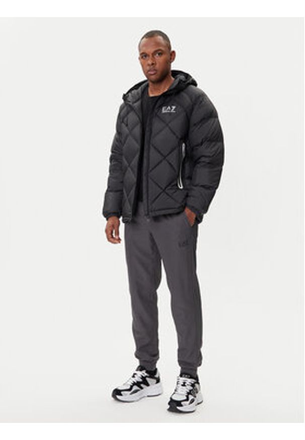 EA7 Emporio Armani Kurtka puchowa 7M001001 AF15923 UC001 Czarny Modern Fit. Kolor: czarny. Materiał: syntetyk