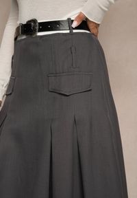 Renee - Szara Spódnica High Waist z Plisami Wykończona Imitacją Kieszeni i Paskiem Evilenes. Okazja: na spotkanie biznesowe, do pracy. Stan: podwyższony. Kolor: szary. Styl: biznesowy, elegancki #3