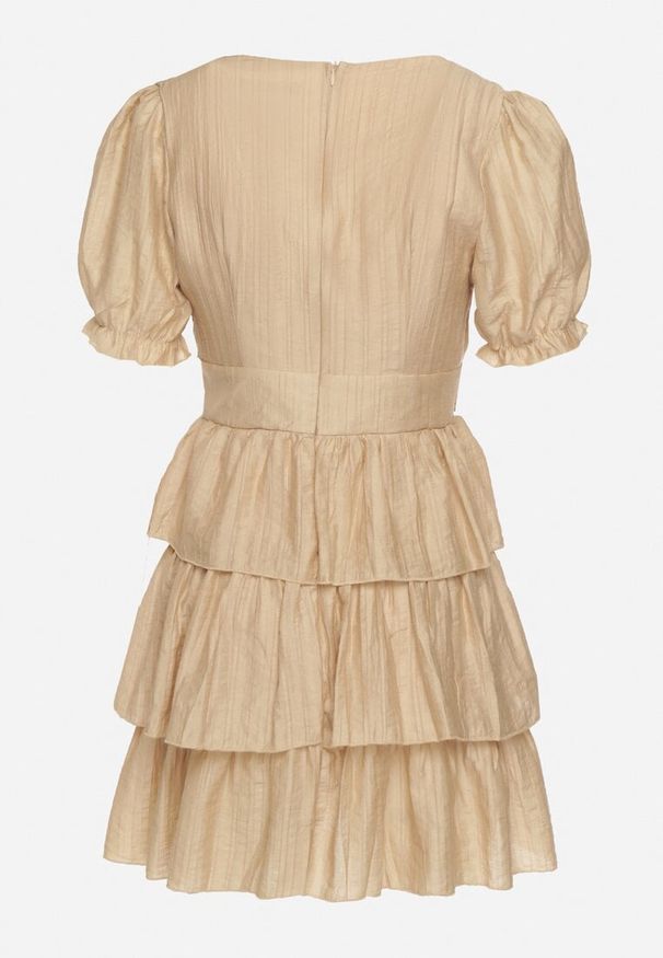 Born2be - Beżowa Sukienka o Rozkloszowanym Kroju z Bufiastymi Rękawami i Falbankami Elfea. Typ kołnierza: kołnierz z falbankami. Kolor: beżowy. Materiał: włókno. Styl: klasyczny