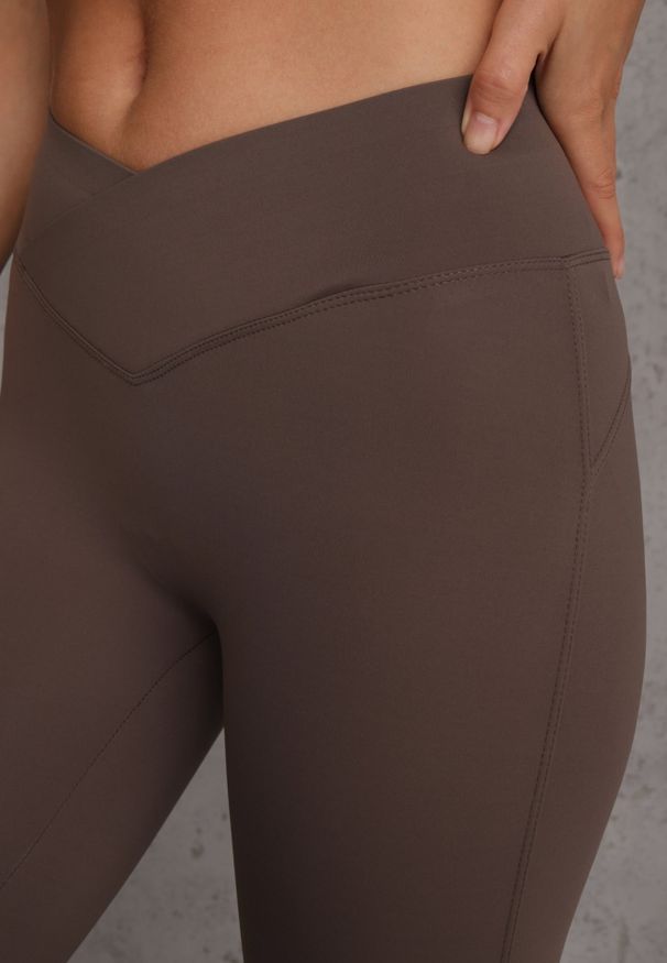 Renee - Brązowe Legginsy High Waist o Fasonie Flare Shylenne. Okazja: na co dzień. Stan: podwyższony. Kolor: brązowy. Długość: krótkie. Styl: casual