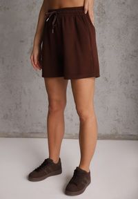 Renee - Brązowy Bawełniano-Wiskozowy Komplet Sportowy T-shirt i Szorty Areinna. Kolor: brązowy. Materiał: wiskoza, bawełna #6