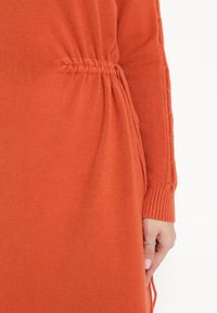 Born2be - Pomarańczowa Sukienka Mini ze Sweterkowego Materiału z Półgolfem Ściągana Sznurkiem Docaliva. Kolor: pomarańczowy. Materiał: materiał. Długość: mini #5