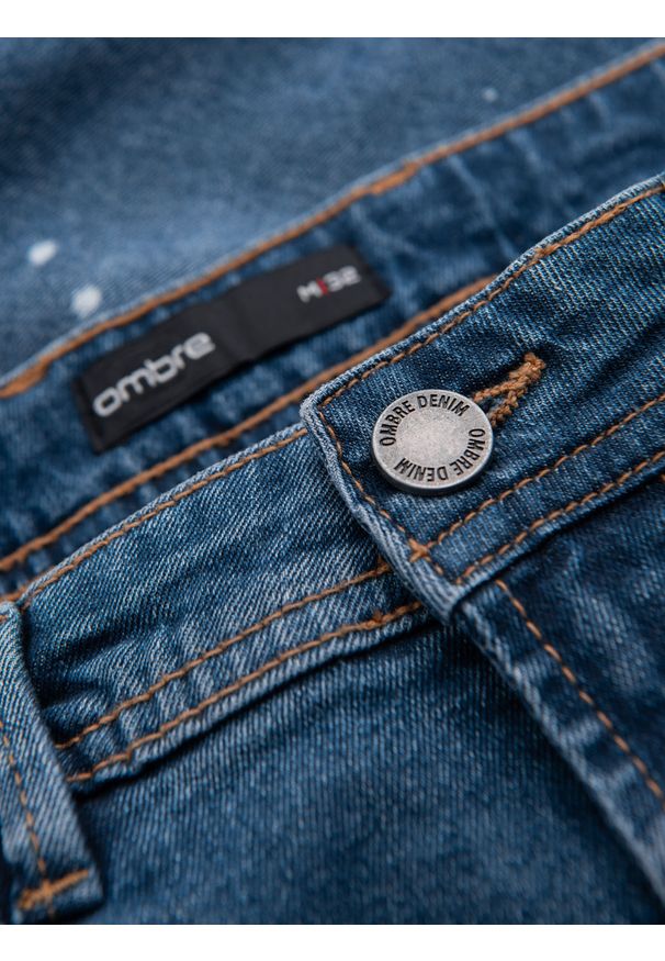 Ombre Clothing - Krótkie męskie spodenki jeansowe z przetarciami i podwiniętą nogawką – niebieskie V2 - Rozmiar: M. Okazja: na co dzień. Kolor: niebieski. Materiał: jeans. Długość: krótkie. Wzór: aplikacja. Sezon: lato. Styl: casual