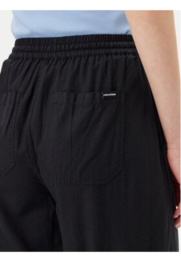 Volcom Spodnie materiałowe Dropping B1212503 Czarny Relaxed Fit. Kolor: czarny. Materiał: wiskoza