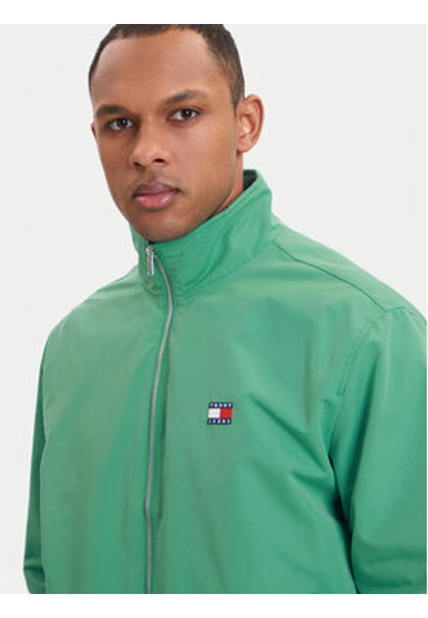 Tommy Jeans Kurtka przejściowa Essential DM0DM22720 Zielony Regular Fit. Kolor: zielony. Materiał: syntetyk