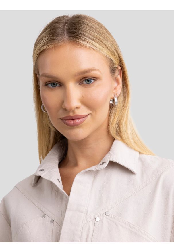 Big-Star - Sukienka damska mini z dodatkiem lnu kremowa Keresi 102. Okazja: na co dzień. Typ kołnierza: kołnierzyk klasyczny. Kolor: kremowy. Materiał: len. Długość rękawa: długi rękaw. Styl: casual, elegancki, klasyczny. Długość: mini