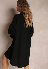Renee - Czarna Sukienka Mini z Bawełny z Ozdobnymi Rękawami i Wiązaniem przy Dekolcie Shamika. Kolor: czarny. Materiał: bawełna. Typ sukienki: trapezowe. Długość: mini #4