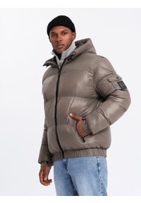 Ombre Clothing - Ciepła męska kurtka puffer ze ściągaczami – ciemnobeżowa V3 - Rozmiar: M. Okazja: na co dzień. Typ kołnierza: kaptur. Kolor: beżowy. Materiał: guma, tkanina, poliester, materiał, syntetyk, nylon. Wzór: aplikacja. Sezon: zima. Styl: casual #4