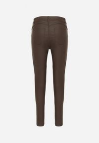 Born2be - Ciemnobrązowe Spodnie Skinny Push Up Zami. Okazja: na co dzień. Kolekcja: plus size. Kolor: brązowy. Wzór: aplikacja. Styl: casual, elegancki #6