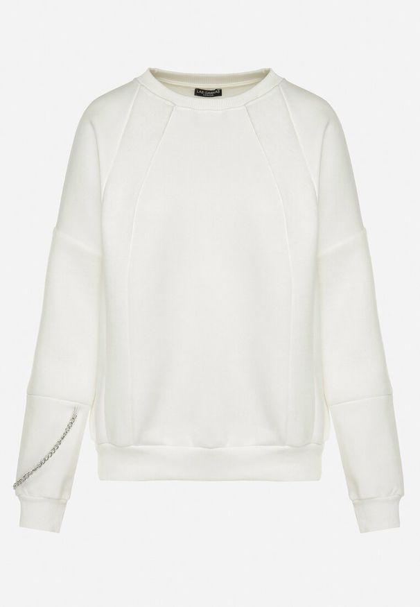 Born2be - Biała Bluza z Ozdobnym Łańcuszkiem Letonia. Typ kołnierza: bez kaptura. Kolor: biały. Materiał: bawełna, tkanina. Wzór: aplikacja