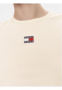 Tommy Jeans T-Shirt Badge DW0DW17881 Kremowy Slim Fit. Kolor: kremowy. Materiał: bawełna #5
