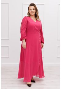 Moda Size Plus Iwanek - Szyfonowa długa amarantowa sukienka Nikole na wesele plus size xxl. Okazja: na wesele, na ślub cywilny. Typ kołnierza: dekolt w kształcie V. Kolekcja: plus size. Kolor: różowy. Materiał: szyfon. Typ sukienki: dla puszystych. Styl: elegancki. Długość: maxi