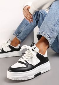 Renee - Biało-Czarne Sneakersy na Platformie Wiązane na Szerokie Sznurowadła Viletra. Kolor: biały. Szerokość cholewki: normalna. Obcas: na platformie #1
