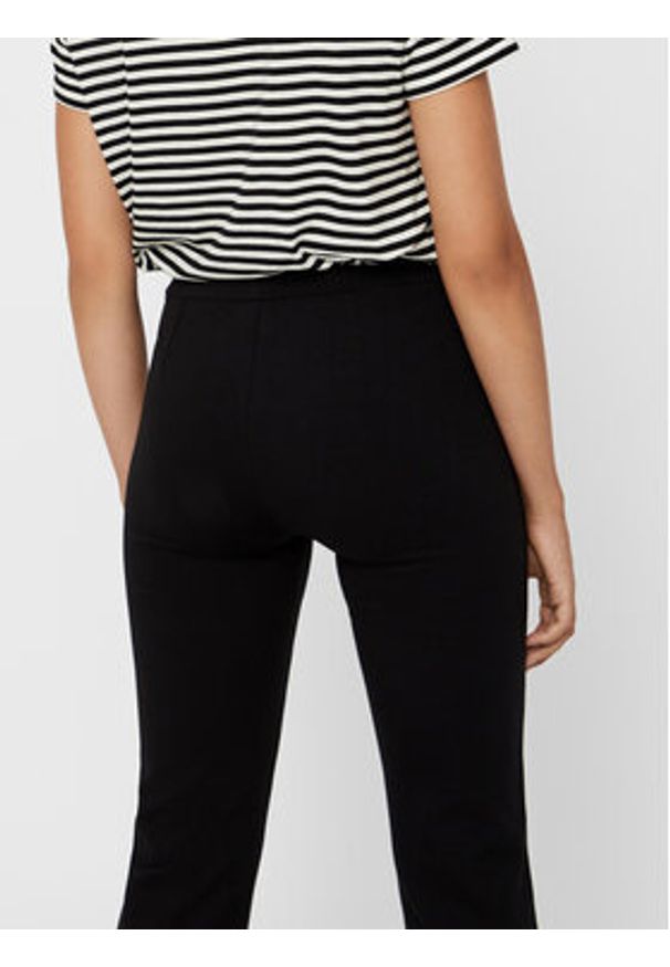 Vero Moda Spodnie materiałowe Kamma 10209858 Czarny Flared Fit. Kolor: czarny. Materiał: wiskoza, syntetyk