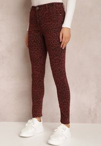 Renee - Bordowe Spodnie Skinny Iominna. Kolor: czerwony. Materiał: jeans. Długość: długie. Wzór: aplikacja, nadruk. Styl: klasyczny #2