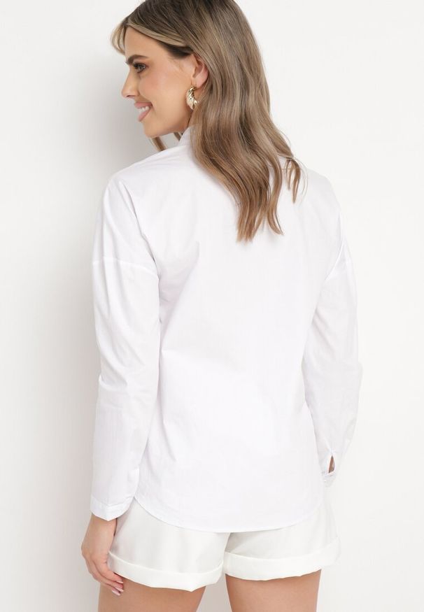 Born2be - Biała Koszula z Nadrukiem Tulipana z Bawełny Aelirava. Okazja: na co dzień. Kolor: biały. Materiał: bawełna. Wzór: nadruk. Styl: boho, klasyczny, casual