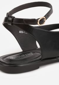 Born2be - Czarne Sandały Typu Japonki Ozdobione Okrągłą Aplikacją Vikianae. Okazja: na co dzień. Nosek buta: okrągły. Zapięcie: sprzączka. Kolor: czarny. Materiał: jeans. Wzór: aplikacja. Sezon: lato. Styl: casual, elegancki, boho #5