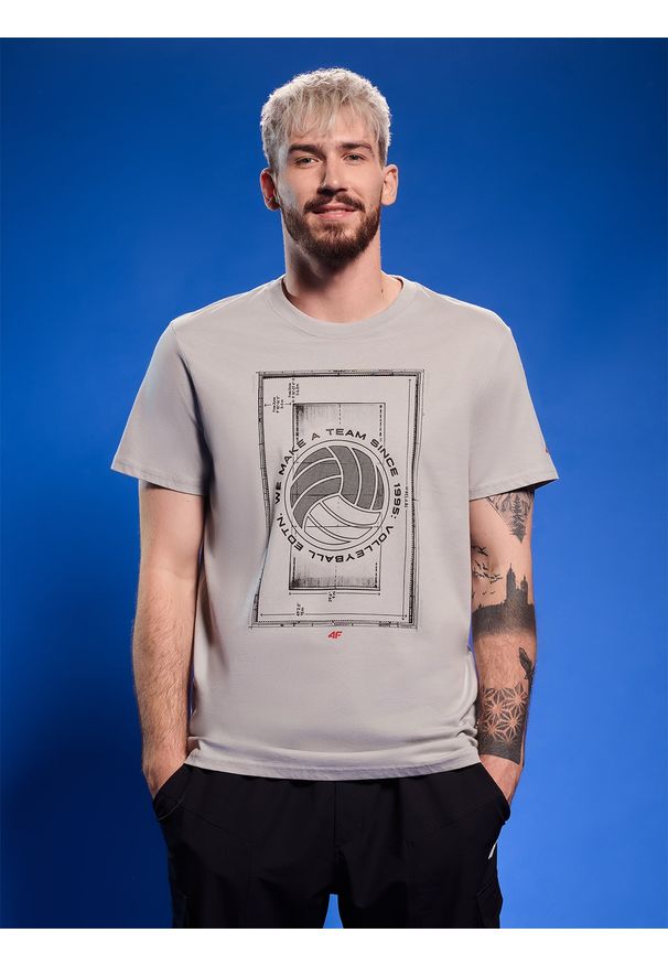 4f - 4F T-shirt regular z nadrukiem siatkarskim męski - szary M. Okazja: do domu, na co dzień. Kolor: szary. Materiał: jersey, bawełna, materiał. Wzór: nadruk. Styl: casual, klasyczny, sportowy