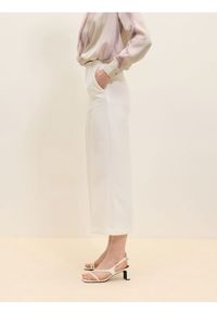 Reserved - Spodnie culotte z wiskozą - biały. Kolor: biały. Materiał: wiskoza. Wzór: gładki #1