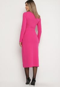 Born2be - Fuksjowa Taliowana Sukienka Vices z Marszczeniem i Perełkami Adorre. Kolor: różowy. Wzór: aplikacja. Styl: elegancki, klasyczny #5