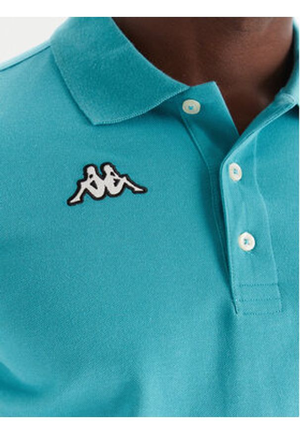 Kappa Polo Logo Sharas Mss 302B3D0 Turkusowy Regular Fit. Typ kołnierza: polo. Kolor: turkusowy. Materiał: bawełna