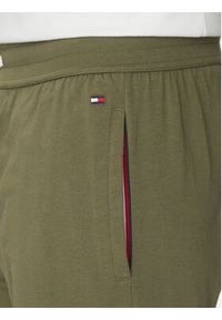 TOMMY HILFIGER - Tommy Hilfiger Szorty sportowe UM0UM03364 Zielony Regular Fit. Kolor: zielony. Materiał: bawełna. Styl: sportowy #5