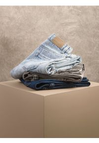 Reserved - Jeansy straight fit - niebieski. Kolor: niebieski