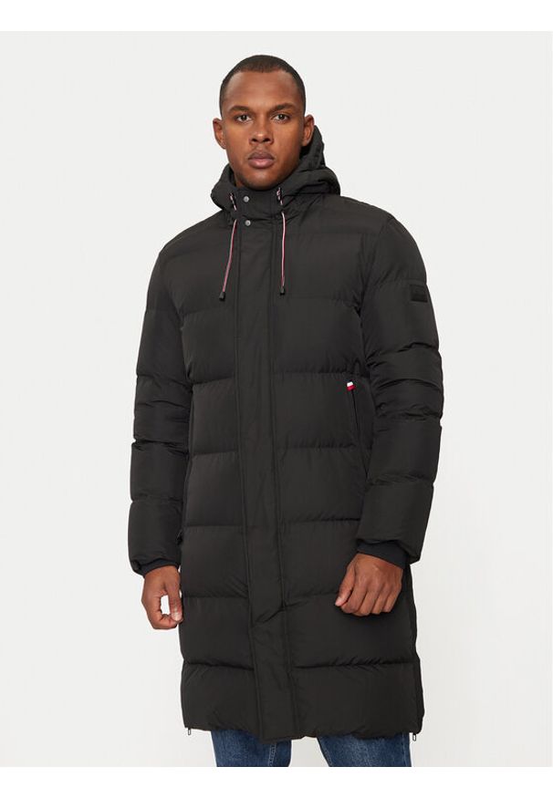 Hechter Paris Płaszcz zimowy 45018 142213 Czarny Regular Fit. Kolor: czarny. Materiał: syntetyk. Sezon: zima
