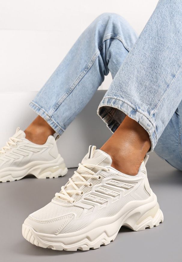 Renee - Beżowe Sneakersy na Tłoczonej Podeszwie z Siateczkowymi Wstawkami Amrogia. Kolor: beżowy