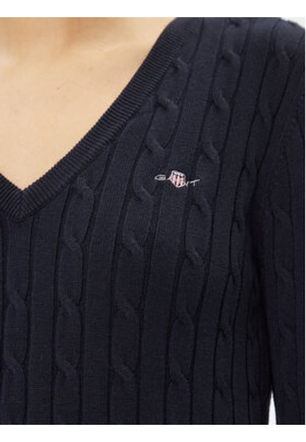GANT - Gant Sweter 4800101 Granatowy Slim Fit. Kolor: niebieski. Materiał: bawełna