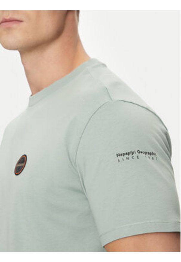 Napapijri T-Shirt S-Badge NP0A4I3N Zielony Regular Fit. Kolor: zielony. Materiał: bawełna