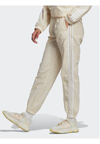 Adidas - adidas Spodnie dresowe adicolor lassics Poplin Track HL9309 Écru Regular Fit. Materiał: bawełna #4