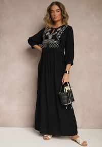 Renee - Czarna Sukienka z Wiskozy Ozdobiona Haftem Galionetia. Okazja: na co dzień. Kolor: czarny. Materiał: wiskoza. Wzór: aplikacja, haft. Styl: casual #5