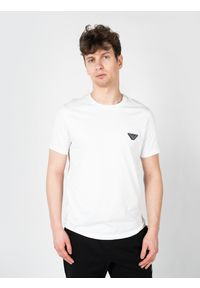 Emporio Armani T-shirt C-neck | 1108533 F755 | Mężczyzna | Biały. Okazja: na co dzień. Kolor: biały. Materiał: bawełna. Wzór: aplikacja. Styl: casual, klasyczny