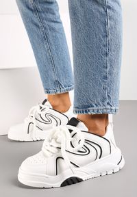 Renee - Biało-Czarne Sneakersy na Platformie z Grubymi Sznurówkami Imyria. Kolor: biały. Obcas: na platformie #4