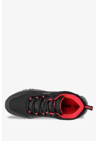 Casu - Czarne buty trekkingowe sznurowane softshell casu a2003-3. Okazja: na spacer. Kolor: czarny, wielokolorowy, czerwony. Materiał: softshell. Szerokość cholewki: normalna. Sport: turystyka piesza