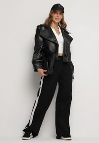 Born2be - Czarna Kurtka Ramoneska z Asymetrycznym Zapięciem na Sprzączkę o Kopertowym Kroju Ivalittes. Okazja: na co dzień. Kolor: czarny. Materiał: jeans. Długość rękawa: długi rękaw. Długość: długie. Styl: casual, elegancki, wizytowy #4