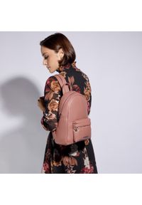 Wittchen - Damski plecak z miękkiej ekoskóry. Kolor: różowy. Materiał: skóra ekologiczna. Wzór: haft. Styl: sportowy, elegancki