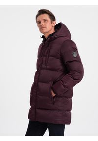 Ombre Clothing - Długa zimowa kurtka męska pikowana o satynowym wykończeniu - bordowa V4 OM-JALJ-0147 - XL. Kolor: czerwony. Materiał: satyna. Długość: długie. Wzór: nadruk. Sezon: zima. Styl: elegancki #7