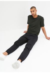 bonprix - Spodnie sportowe z czystej bawełny organicznej. Stan: obniżony. Kolor: czarny. Materiał: dresówka, bawełna. Styl: sportowy #3