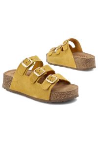 Klapki damskie Yokono, cholewka ze skóry naturalnej zamszowej z trzema szerokimi paskami, żółte, Wiwi-263 Ser Mostaza. Kolor: żółty. Materiał: skóra, zamsz #5