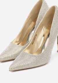 Born2be - Złote Szpilki w Eleganckim Stylu z Cyrkoniami Arweda. Okazja: na co dzień. Kolor: złoty. Obcas: na szpilce. Styl: elegancki #5