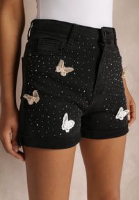 Renee - Czarne Szorty Jeansowe z Naszywkami Motyli i Cyrkoniami Pennta. Kolor: czarny. Materiał: jeans. Wzór: aplikacja. Sezon: lato