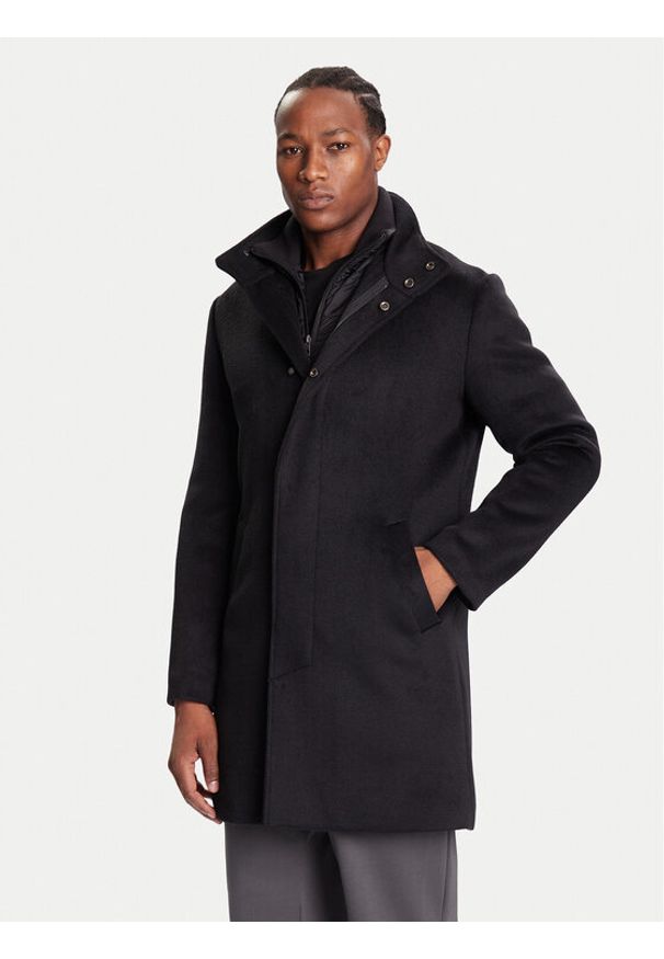 Guess Płaszcz przejściowy M4BL30 WGJ82 Czarny Regular Fit. Kolor: czarny. Materiał: syntetyk