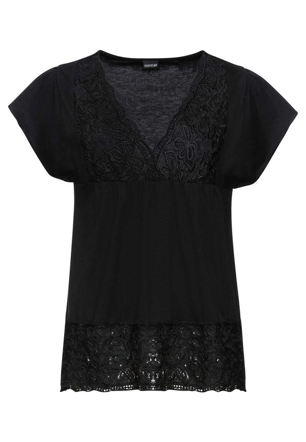 Shirt z koronką w dekolcie bonprix czarny. Kolor: czarny. Materiał: koronka. Wzór: koronka